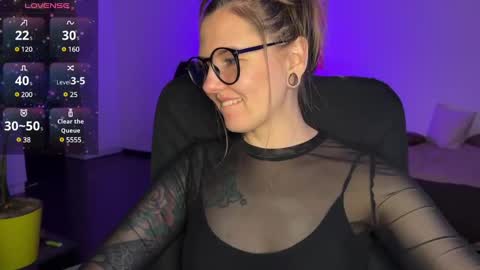 Snapshot of _private_person_ chatting on January 26, 6:27 pm HADLY today day-off see u online 0112 online show from January 26, 6:27 pm