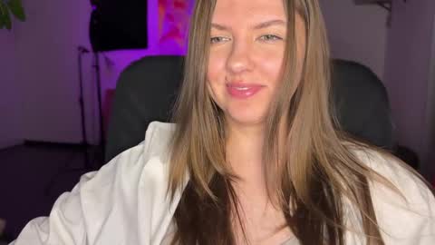 Snapshot of _private_person_ chatting on March 3, 5:31 pm HADLY today day-off see u online 0112 online show from March 3, 5:31 pm
