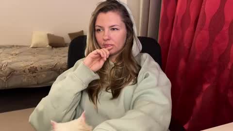  HADLY today day-off see u online 0112  online show from September 25, 5:20 pm