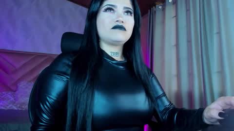 Raven online show from December 5, 2:15 pm