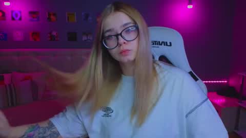 Snapshot of _reverse_gang_ chatting on March 11, 3:58 am LISSAPVT IS OPEN online show from March 11, 3:58 am