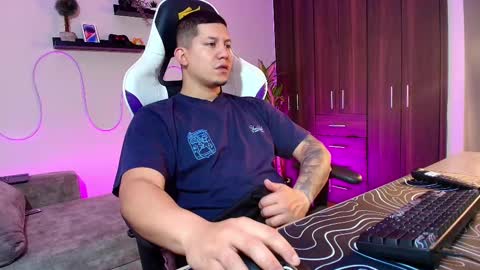 Snapshot of _robertobaggio chatting on February 26, 12:38 pm Roberto online show from February 26, 12:38 pm