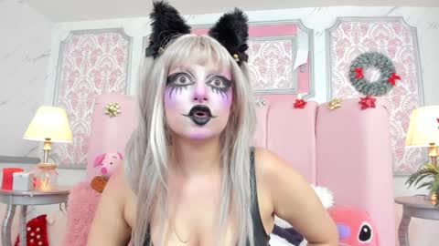     1430  2100  -5  online show from December 12, 11:58 pm