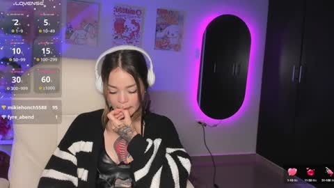 Snapshot of _sabrinamoon chatting on January 8, 4:54 pm online show from January 8, 4:54 pm