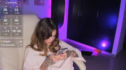 Snapshot of _sabrinamoon chatting on January 30, 3:19 pm online show from January 30, 3:19 pm
