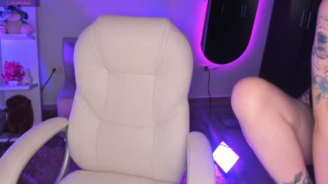Snapshot of _sabrinamoon chatting on January 17, 1:35 pm online show from January 17, 1:35 pm