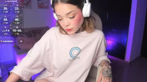 Snapshot of _sabrinamoon chatting on September 20, 1:58 pm online show from September 20, 1:58 pm