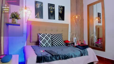 SAMANTHA FOX online show from October 7, 11:50 am