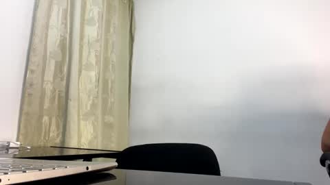 Juan Pablo-independent model online show from February 19, 5:05 am