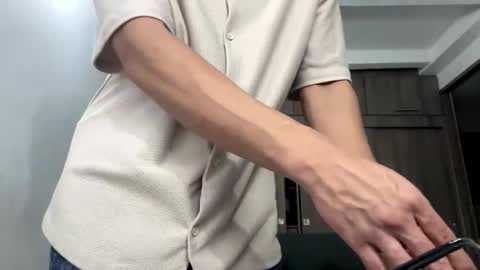 Juan Pablo-independent model online show from February 10, 5:10 am