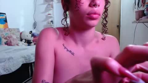 _shanellxxx online show from April 7, 8:22 pm