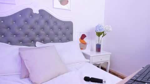 Sharlot online show from September 9, 1:33 pm