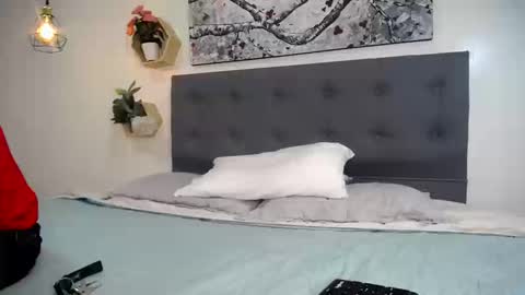 Snapshot of _skyleer_ chatting on September 11, 9:05 pm _skyleer_ online show from September 11, 9:05 pm