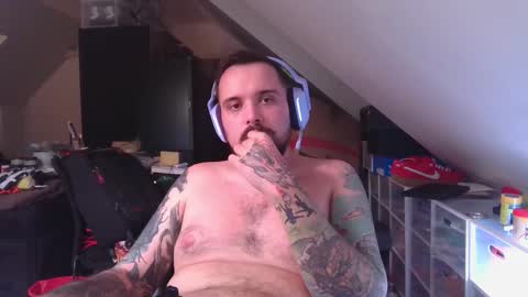 _smiley_bear27 online show from October 9, 9:26 am