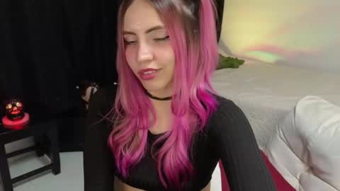 Snapshot of _sofiapink chatting on February 16, 1:36 am Sofia online show from February 16, 1:36 am