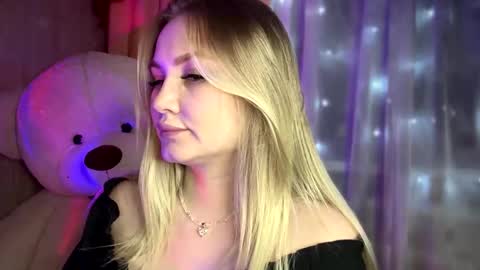 _sofiawood1_ online show from February 26, 5:00 pm