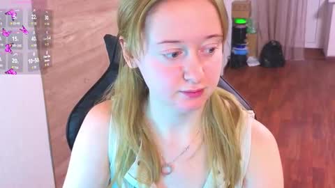 Snapshot of _sofiy_milashka chatting on October 28, 3:29 am Sofiy online show from October 28, 3:29 am