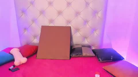 V E N U S online show from October 2, 9:02 pm