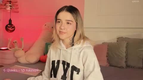 _tammarra_ online show from October 16, 8:07 pm