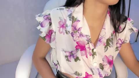 Snapshot of _tinyrousse_ chatting on February 28, 7:14 pm Rousse online show from February 28, 7:14 pm