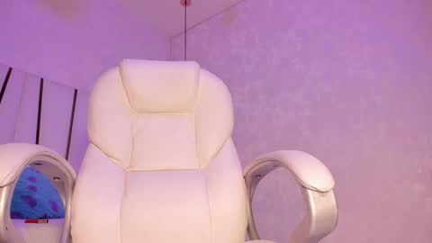 Snapshot of _tinyrousse_ chatting on January 28, 7:21 pm Rousse online show from January 28, 7:21 pm