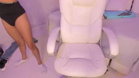 Snapshot of _tinyrousse_ chatting on March 9, 5:39 pm Rousse online show from March 9, 5:39 pm