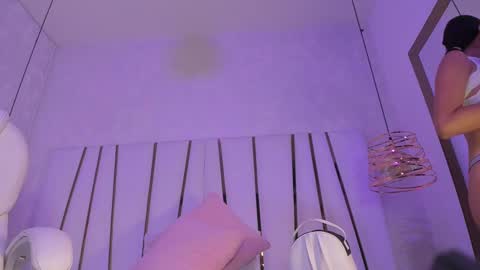 Snapshot of _tinyrousse_ chatting on February 19, 7:26 pm Rousse online show from February 19, 7:26 pm