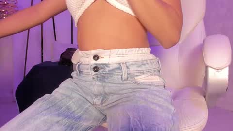 Snapshot of _tinyrousse_ chatting on February 14, 7:54 pm Rousse online show from February 14, 7:54 pm