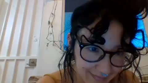 Snapshot of _tutti_frutti_ chatting on February 7, 12:31 am _tutti_frutti_ online show from February 7, 12:31 am
