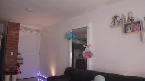 Anastasia Vahos online show from April 7, 5:15 pm