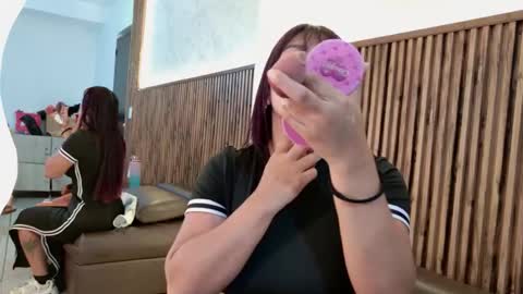 Veronica online show from December 14, 1:28 pm