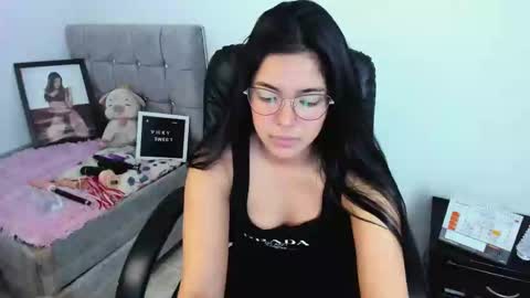 Snapshot of _vicky_sweet chatting on February 26, 8:15 pm Vicky online show from February 26, 8:15 pm