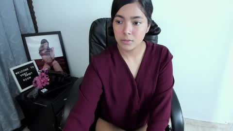 Vicky online show from November 19, 6:18 pm