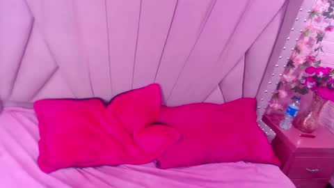 Snapshot of _violeta_18 chatting on March 5, 11:49 pm _violeta_18 online show from March 5, 11:49 pm