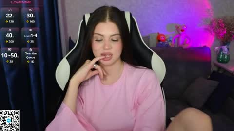 Fiona and Wayne online show from April 10, 9:08 pm