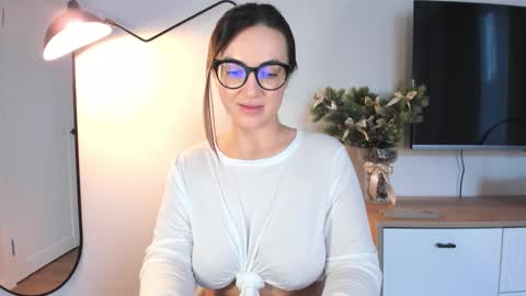 Snapshot of _worlin_ chatting on December 11, 11:19 am Nika online show from December 11, 11:19 am