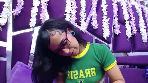 Snapshot of _yeinlyn_ chatting on March 5, 9:27 am yeeeen online show from March 5, 9:27 am