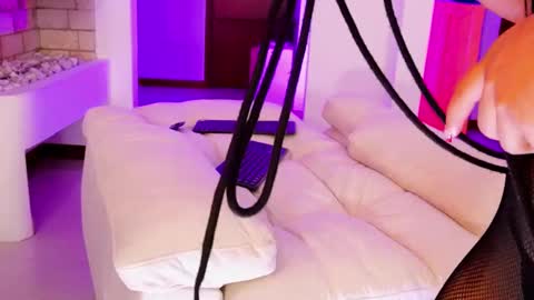 Snapshot of _your_little_nut chatting on February 2, 12:46 pm Macca and Ana online show from February 2, 12:46 pm