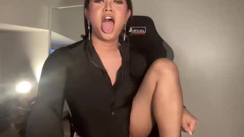 _yoursatisfaction_ online show from October 16, 9:24 pm