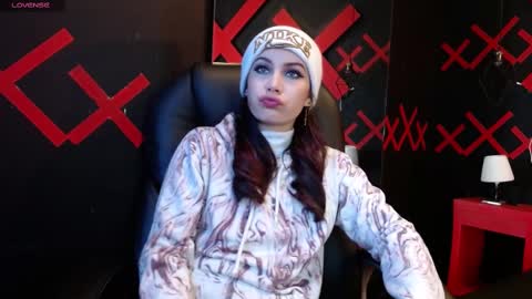 Yuyi online show from February 11, 11:09 am