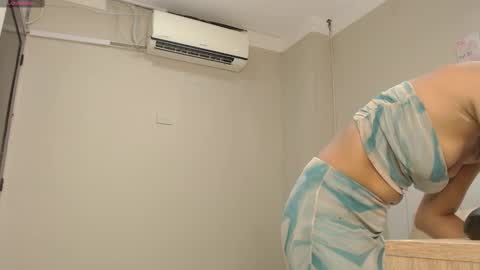 Snapshot of _zoe_69 chatting on September 20, 2:53 pm _zoe_69 online show from September 20, 2:53 pm