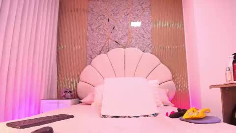 Aisha online show from October 31, 12:05 pm