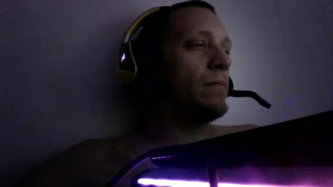 A Bored Dragon online show from November 5, 1:29 am