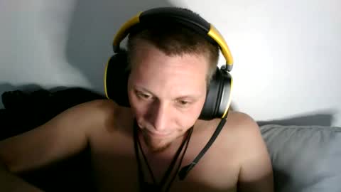 A Bored Dragon online show from November 27, 9:22 pm