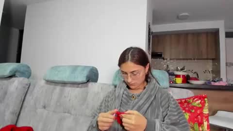 A Sexy Couple online show from December 6, 11:30 pm