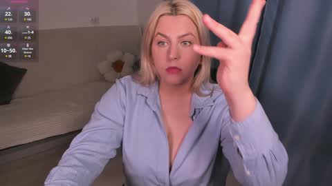 Snapshot of a_white chatting on December 14, 7:57 pm Adele White online show from December 14, 7:57 pm