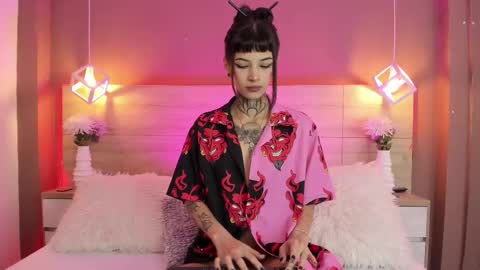 Luni  online show from November 7, 1:57 pm