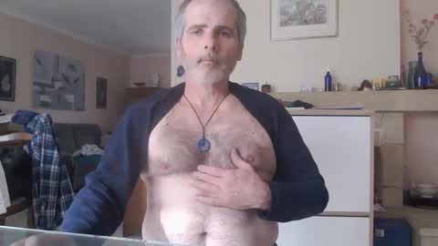 Snapshot of aalex1717 chatting on February 18, 1:55 pm Aalex1717 online show from February 18, 1:55 pm