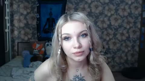 Snapshot of aalicebubble chatting on March 4, 3:33 am Alice online show from March 4, 3:33 am