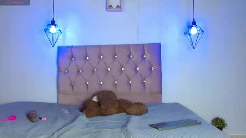 Snapshot of aaron_antonella_mds chatting on February 19, 11:14 pm Aaron y Antonella online show from February 19, 11:14 pm